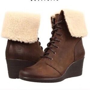 UGG Women’s Zea Brown Wedge Ankle Shearling waterproof Boots Size 19